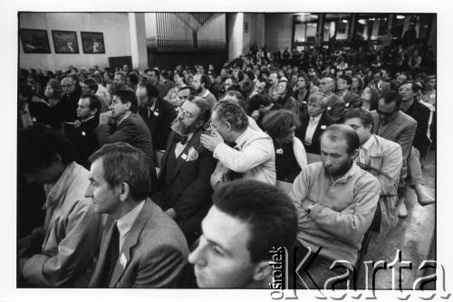25–28.08.1988, Kraków, Polska.
Międzynarodowa Konferencja Praw Człowieka, odbywająca się w kościele św. Maksymiliana Marii Kolbego w Mistrzejowicach.
Fot. Stanisław Kulawiak, zbiory Ośrodka KARTA  

