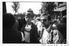 28.08.1988, Oświęcim, Polska.
Uczestnicy Międzynarodowej Konferencji Praw Człowieka, odbywającej się w dniach: 25-28 sierpnia 1988 roku, na terenie KL Auschwitz Birkenau.
Fot. Stanisław Kulawiak, zbiory Ośrodka KARTA