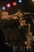 27.11.1998, Kalisz, Polska.
25. Międzynarodowy Festiwal Pianistów Jazzowych. Występ Acoustic Jazz Sextet, na zdjęciu Paweł Golec i Grzegorz Piotrowski.
Fot. Stanisław Kulawiak, zbiory Ośrodka KARTA