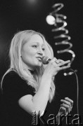 28.11.1998, Kalisz, Polska.
25. Międzynarodowy Festiwal Pianistów Jazzowych. Kuba Stankiewicz Quartet i Inga Lewandowska (na zdjęciu).
Fot. Stanisław Kulawiak, zbiory Ośrodka KARTA