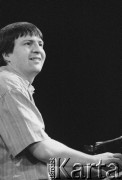 28.11.1998, Kalisz, Polska.
25. Międzynarodowy Festiwal Pianistów Jazzowych. Kuba Stankiewicz Quartet i Inga Lewandowska. Na zdjęciu pianista Kuba Stankiewicz.
Fot. Stanisław Kulawiak, zbiory Ośrodka KARTA