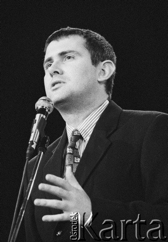 28.11.1998, Kalisz, Polska.
25. Międzynarodowy Festiwal Pianistów Jazzowych. Na zdjęciu dziennikarz muzyczny Marcin Kydryński.
Fot. Stanisław Kulawiak, zbiory Ośrodka KARTA