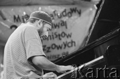 28.11.1998, Kalisz, Polska.
25. Międzynarodowy Festiwal Pianistów Jazzowych. Michaił Alperin Moscow Art Trio. Na zdjęciu pianista Michaił Alperin.
Fot. Stanisław Kulawiak, zbiory Ośrodka KARTA
