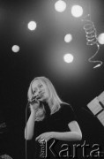 28.11.1998, Kalisz, Polska.
25. Międzynarodowy Festiwal Pianistów Jazzowych. Kuba Stankiewicz Quartet i Inga Lewandowska (na zdjęciu).
Fot. Stanisław Kulawiak, zbiory Ośrodka KARTA