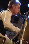28.11.1998, Kalisz, Polska.
25. Międzynarodowy Festiwal Pianistów Jazzowych. Występ Georgie Fame Quartet, na zdjęciu piosenkarz i klawiszowiec Georgie Fame.
Fot. Stanisław Kulawiak, zbiory Ośrodka KARTA