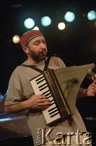 28.11.1998, Kalisz, Polska.
25. Międzynarodowy Festiwal Pianistów Jazzowych. Michaił Alperin Moscow Art Trio. Na zdjęciu pianista Michaił Alperin.
Fot. Stanisław Kulawiak, zbiory Ośrodka KARTA
