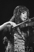 29.11.1998, Kalisz, Polska.
25. Międzynarodowy Festiwal Pianistów Jazzowych. Występ Timna Brauer i Elias Meiri. Na zdjęciu Chagit Halaf.
Fot. Stanisław Kulawiak, zbiory Ośrodka KARTA