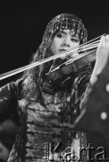 29.11.1998, Kalisz, Polska.
25. Międzynarodowy Festiwal Pianistów Jazzowych. Występ Timna Brauer i Elias Meiri. Na zdjęciu Chagit Halaf.
Fot. Stanisław Kulawiak, zbiory Ośrodka KARTA