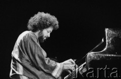 29.11.1998, Kalisz, Polska.
25. Międzynarodowy Festiwal Pianistów Jazzowych. występ Timna Brauer i Elias Meiri (na zdjęciu).
Fot. Stanisław Kulawiak, zbiory Ośrodka KARTA