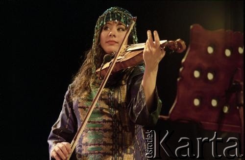29.11.1998, Kalisz, Polska.
25. Międzynarodowy Festiwal Pianistów Jazzowych. Występ Timna Brauer i Elias Meiri. Na zdjęciu Chagit Halaf.
Fot. Stanisław Kulawiak, zbiory Ośrodka KARTA