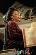 29.11.1998, Kalisz, Polska.
25. Międzynarodowy Festiwal Pianistów Jazzowych. Na zdjęciu pianistka i wokalistka Amina Claudine Myer.
Fot. Stanisław Kulawiak, zbiory Ośrodka KARTA