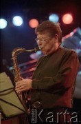 28.11.1998, Kalisz, Polska.
25. Międzynarodowy Festiwal Pianistów Jazzowych. Występ Georgie Fame Quartet, na zdjęciu saksofonista Alan Skidmore.
Fot. Stanisław Kulawiak, zbiory Ośrodka KARTA