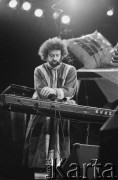 29.11.1998, Kalisz, Polska.
25. Międzynarodowy Festiwal Pianistów Jazzowych. Występ Timna Brauer i Elias Meiri (na zdjęciu).
Fot. Stanisław Kulawiak, zbiory Ośrodka KARTA