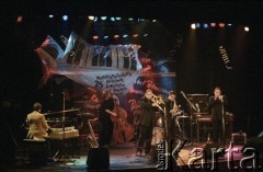 27.11.1998, Kalisz, Polska.
25. Międzynarodowy Festiwal Pianistów Jazzowych. Występ Acoustic Jazz Sextet, na zdjęciu: Marcin Masecki, Paweł Golec, Łukasz Golec, Grzegorz Piotrowski, Marcin Murawski.
Fot. Stanisław Kulawiak, zbiory Ośrodka KARTA