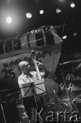 28.11.1998, Kalisz, Polska.
25. Międzynarodowy Festiwal Pianistów Jazzowych. Kuba Stankiewicz Quartet i Inga Lewandowska. Na zdjęciu kontrabasista Jaromír Honzák.
Fot. Stanisław Kulawiak, zbiory Ośrodka KARTA