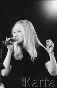 28.11.1998, Kalisz, Polska.
25. Międzynarodowy Festiwal Pianistów Jazzowych. Kuba Stankiewicz Quartet i Inga Lewandowska (na zdjęciu).
Fot. Stanisław Kulawiak, zbiory Ośrodka KARTA