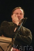28.11.1998, Kalisz, Polska.
25. Międzynarodowy Festiwal Pianistów Jazzowych. Michaił Alperin Moscow Art Trio. Na zdjęciu Siergiej Starostin.
Fot. Stanisław Kulawiak, zbiory Ośrodka KARTA