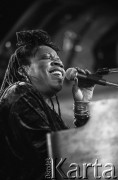 29.11.1998, Kalisz, Polska.
25. Międzynarodowy Festiwal Pianistów Jazzowych. Na zdjęciu pianistka i wokalistka Amina Claudine Myer.
Fot. Stanisław Kulawiak, zbiory Ośrodka KARTA