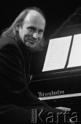 26.11.1999, Kalisz, Polska.
26. Międzynarodowy Festiwal Pianistów Jazzowych. Włodzimierz Pawlik Trio. Na zdjęciu kompozytor i pianista Włodzimierz Pawlik.
Fot. Stanisław Kulawiak, zbiory Ośrodka KARTA