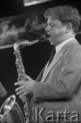 26.11.1999, Kalisz, Polska.
26. Międzynarodowy Festiwal Pianistów Jazzowych. Na zdjęciu saksofonista i klarnecista Zbigniew Jaremko.
Fot. Stanisław Kulawiak, zbiory Ośrodka KARTA