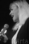 26.11.1999, Kalisz, Polska.
26. Międzynarodowy Festiwal Pianistów Jazzowych. Na zdjęciu wokalistka Izabela Zając.
Fot. Stanisław Kulawiak, zbiory Ośrodka KARTA