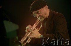 26.11.1999, Kalisz, Polska.
26. Międzynarodowy Festiwal Pianistów Jazzowych. Na zdjęciu trębacz i kompozytor Tomasz Stańko.
Fot. Stanisław Kulawiak, zbiory Ośrodka KARTA