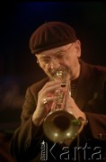 26.11.1999, Kalisz, Polska.
26. Międzynarodowy Festiwal Pianistów Jazzowych. Na zdjęciu trębacz i kompozytor Tomasz Stańko.
Fot. Stanisław Kulawiak, zbiory Ośrodka KARTA