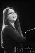 27.11.1999, Kalisz, Polska.
26. Międzynarodowy Festiwal Pianistów Jazzowych. Występ Nikki Yeoh Trio, na zdjęciu pianistka i kompozytorka Nikki Yeoh.
Fot. Stanisław Kulawiak, zbiory Ośrodka KARTA
