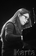 27.11.1999, Kalisz, Polska.
26. Międzynarodowy Festiwal Pianistów Jazzowych. Występ Nikki Yeoh Trio, na zdjęciu pianistka i kompozytorka Nikki Yeoh.
Fot. Stanisław Kulawiak, zbiory Ośrodka KARTA