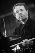 27.11.1999, Kalisz, Polska.
26. Międzynarodowy Festiwal Pianistów Jazzowych. Na zdjęciu perkusista Piotr Biskupski.
Fot. Stanisław Kulawiak, zbiory Ośrodka KARTA