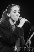 27.11.1999, Kalisz, Polska.
26. Międzynarodowy Festiwal Pianistów Jazzowych. Na zdjęciu wokalistka Dorota Miśkiewicz.
Fot. Stanisław Kulawiak, zbiory Ośrodka KARTA