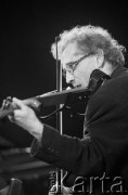 27.11.1999, Kalisz, Polska.
26. Międzynarodowy Festiwal Pianistów Jazzowych. Na zdjęciu skrzypek Maciej Strzelczyk.
Fot. Stanisław Kulawiak, zbiory Ośrodka KARTA