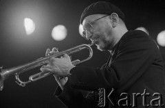 26.11.1999, Kalisz, Polska.
26. Międzynarodowy Festiwal Pianistów Jazzowych. Na zdjęciu trębacz i kompozytor Tomasz Stańko.
Fot. Stanisław Kulawiak, zbiory Ośrodka KARTA