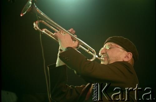 26.11.1999, Kalisz, Polska.
26. Międzynarodowy Festiwal Pianistów Jazzowych. Na zdjęciu trębacz i kompozytor Tomasz Stańko.
Fot. Stanisław Kulawiak, zbiory Ośrodka KARTA