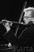 27.11.1999, Kalisz, Polska.
26. Międzynarodowy Festiwal Pianistów Jazzowych. Na zdjęciu skrzypek Maciej Strzelczyk.
Fot. Stanisław Kulawiak, zbiory Ośrodka KARTA