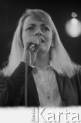 26.11.1999, Kalisz, Polska.
26. Międzynarodowy Festiwal Pianistów Jazzowych. Na zdjęciu wokalistka Izabela Zając.
Fot. Stanisław Kulawiak, zbiory Ośrodka KARTA