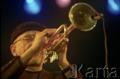 26.11.1999, Kalisz, Polska.
26. Międzynarodowy Festiwal Pianistów Jazzowych. Na zdjęciu trębacz i kompozytor Tomasz Stańko.
Fot. Stanisław Kulawiak, zbiory Ośrodka KARTA