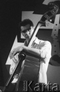 24.11.2000, Kalisz, Polska.
27. Międzynarodowy Festiwal Pianistów Jazzowych. Występ Julian Joseph Acoustic Trio. Na zdjęciu basista i kompozytor Orlando Le Fleming.
Fot. Stanisław Kulawiak, zbiory Ośrodka KARTA