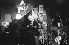 24.11.2000, Kalisz, Polska.
27. Międzynarodowy Festiwal Pianistów Jazzowych. Występ Julian Joseph Acoustic Trio. Występ Jazz Band Ball Orchestra, na zdjęciu: Wojciech Groborz, Anatol Lisiecki, Wiesław Jamioł.
Fot. Stanisław Kulawiak, zbiory Ośrodka KARTA