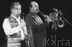 24.11.2000, Kalisz, Polska.
27. Międzynarodowy Festiwal Pianistów Jazzowych. Występ Jazz Band Ball Orchestra. Na zdjęciu: Jacek Mazur, Jan Kudyk, Marek Michalak.
Fot. Stanisław Kulawiak, zbiory Ośrodka KARTA