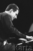 25.11.2000, Kalisz, Polska.
27. Międzynarodowy Festiwal Pianistów Jazzowych. Występ Michał Tokaj Trio i Grzegorza Karnasa. Na zdjęciu pianista Michał Tokaj.
Fot. Stanisław Kulawiak, zbiory Ośrodka KARTA