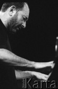 26.11.2000, Kalisz, Polska.
27. Międzynarodowy Festiwal Pianistów Jazzowych. Na zdjęciu pianista Michail Alperin.
Fot. Stanisław Kulawiak, zbiory Ośrodka KARTA