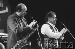 24.11.2000, Kalisz, Polska.
27. Międzynarodowy Festiwal Pianistów Jazzowych. Występ Jazz Band Ball Orchestra. Na zdjęciu: Jan Kudyk, Marek Michalak.
Fot. Stanisław Kulawiak, zbiory Ośrodka KARTA