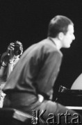 25.11.2000, Kalisz, Polska.
27. Międzynarodowy Festiwal Pianistów Jazzowych. Występ Michał Tokaj Trio i Grzegorza Karnasa. Na zdjęciu pianista Michał Tokaj.
Fot. Stanisław Kulawiak, zbiory Ośrodka KARTA