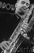 30.11.2001, Kalisz, Polska.
28. Międzynarodowy Festiwal Pianistów Jazzowych. Występ Mike Russell & Levandek's Funky Team. Na zdjęciu saksofonista Renee Decker.
Fot. Stanisław Kulawiak, zbiory Ośrodka KARTA