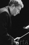 30.11.2001, Kalisz, Polska.
28. Międzynarodowy Festiwal Pianistów Jazzowych. Na zdjęciu pianista Tuna Oetenel.
Fot. Stanisław Kulawiak, zbiory Ośrodka KARTA