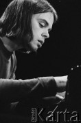 01.12.2001, Kalisz, Polska.
28. Międzynarodowy Festiwal Pianistów Jazzowych. Występ Sławomir Jaskulke Trio; Na zdjęciu pianista Sławomir Jaskułke.
Fot. Stanisław Kulawiak, zbiory Ośrodka KARTA