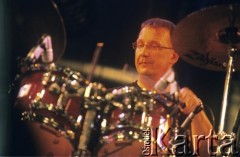 01.12.2001, Kalisz, Polska.
28. Międzynarodowy Festiwal Pianistów Jazzowych. Występ Randy Brecker Band, na zdjęciu perkusista Krzysztof Zawadzki.
Fot. Stanisław Kulawiak, zbiory Ośrodka KARTA