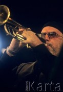 01.12.2001, Kalisz, Polska.
28. Międzynarodowy Festiwal Pianistów Jazzowych. Występ Randy Brecker Band, na zdjęciu trębacz Randy Brecker.
Fot. Stanisław Kulawiak, zbiory Ośrodka KARTA