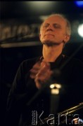 01.12.2001, Kalisz, Polska.
28. Międzynarodowy Festiwal Pianistów Jazzowych. Występ Randy Brecker Band, na zdjęciu saksofonista Andrzej Olejniczak.
Fot. Stanisław Kulawiak, zbiory Ośrodka KARTA